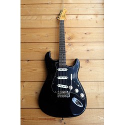 Fender Postmodern Strat Journeyman Relic Aged Black