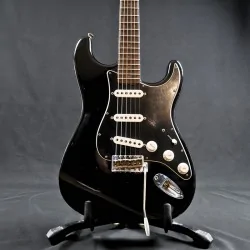 Fender Postmodern Strat Journeyman Relic Aged Black