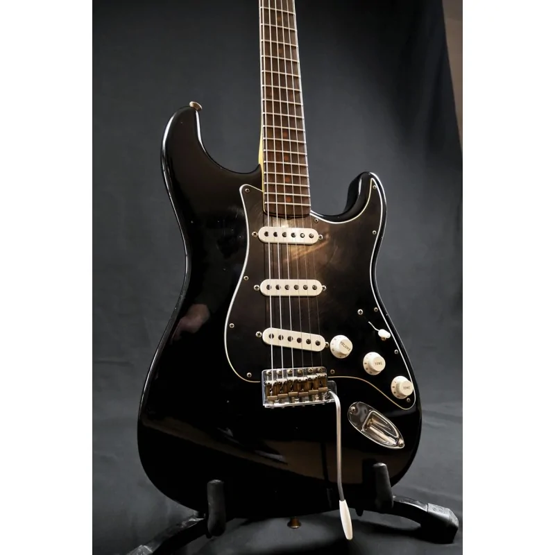 Fender Postmodern Strat Journeyman Relic Aged Black