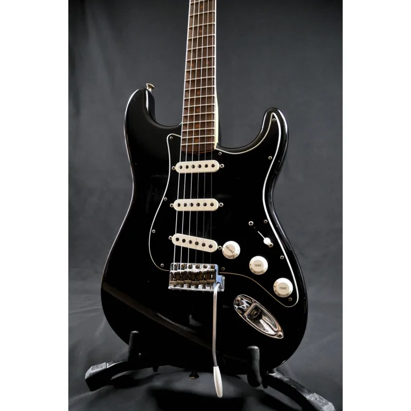 Fender Postmodern Strat Journeyman Relic Aged Black