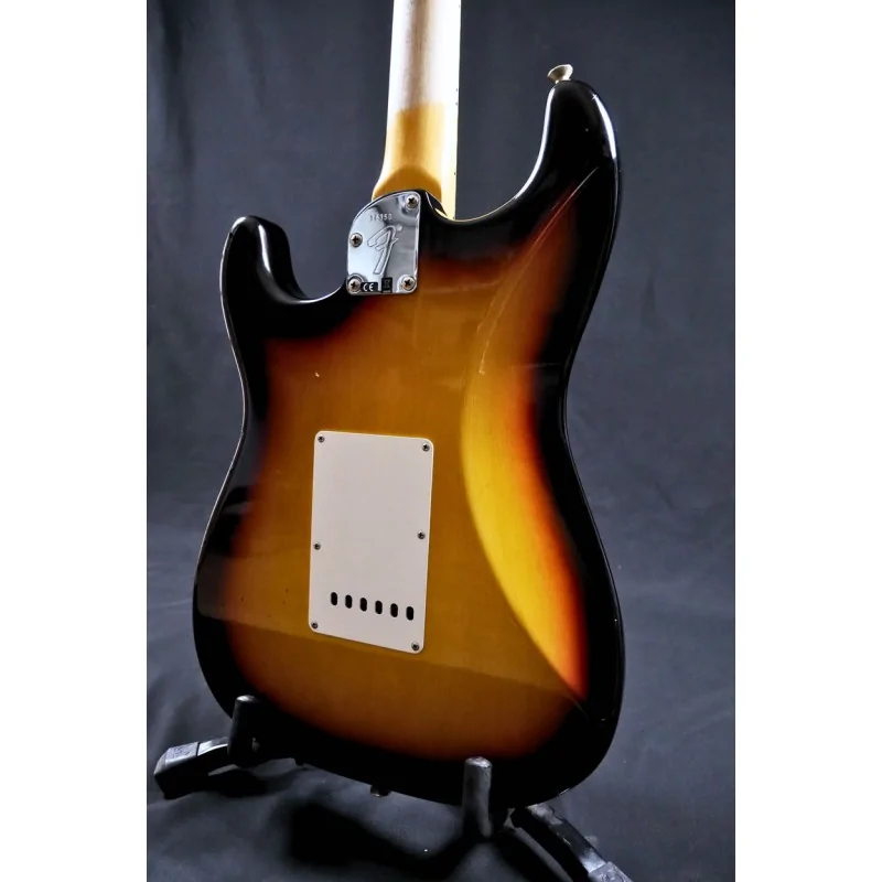 Fender Postmodern Strat Journeyman Relic Bleached 3-Color Sunburst