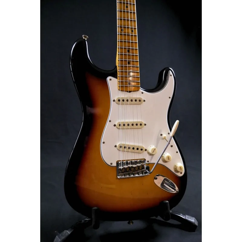 Fender Postmodern Strat Journeyman Relic Bleached 3-Color Sunburst