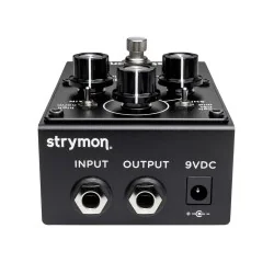 Strymon La Brea vue du panneau arrière, overdrive analogique Strymon La Brea vue du panneau arrière, overdrive analogique