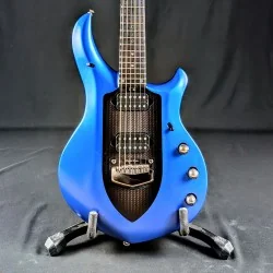 Ernie Ball Music Man Majesty 6 Siberian Sapphire 2014 vue de face Ernie Ball Music Man Majesty 6 Siberian Sapphire 2014 vue de face